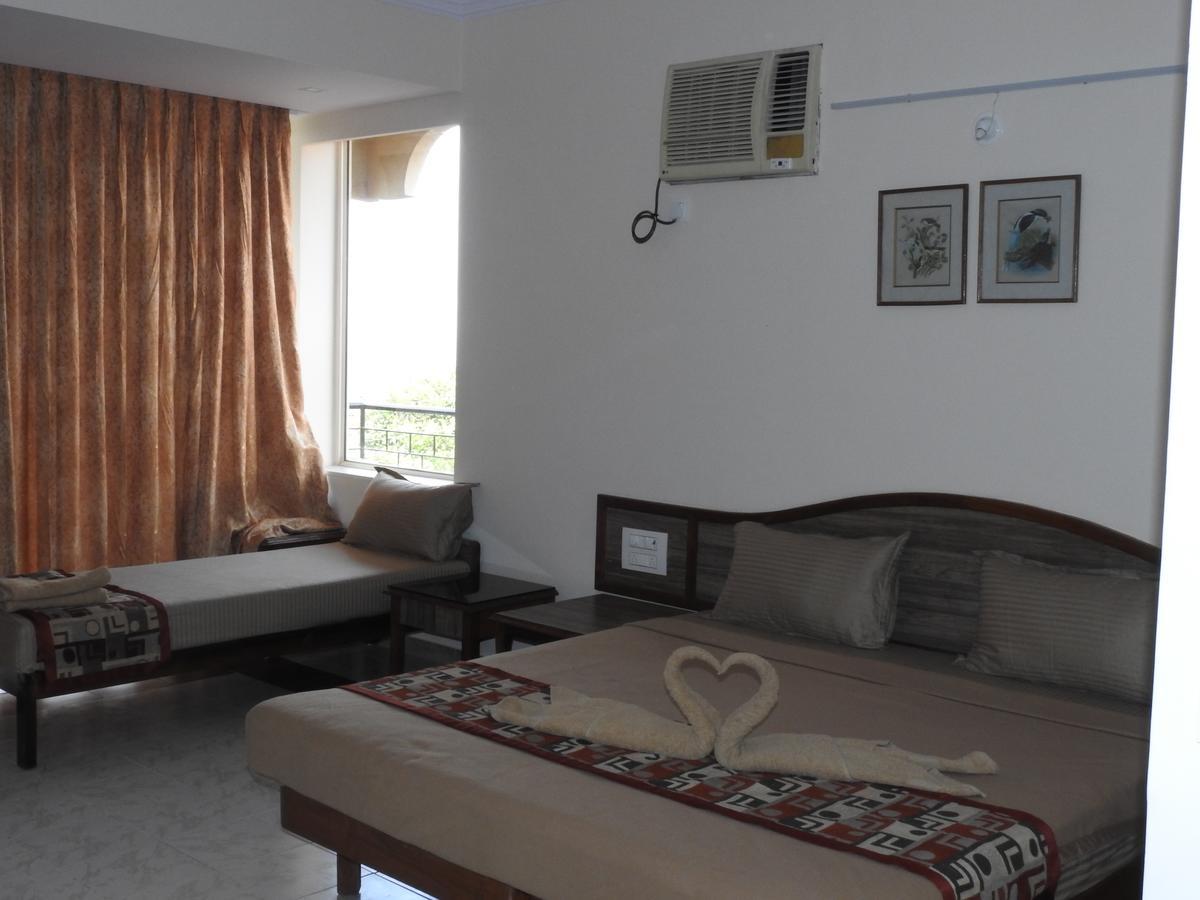 Goa Highridge Residency Hotel Панаджи Екстериор снимка